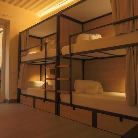 Nuet Hostel