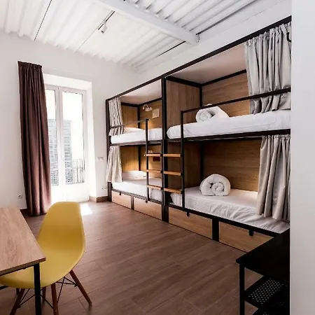 Nuet Hostel *