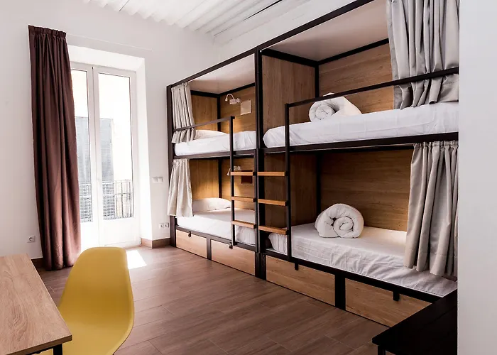 Hostel Nut *